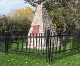 Macdonald Monument sm.jpg